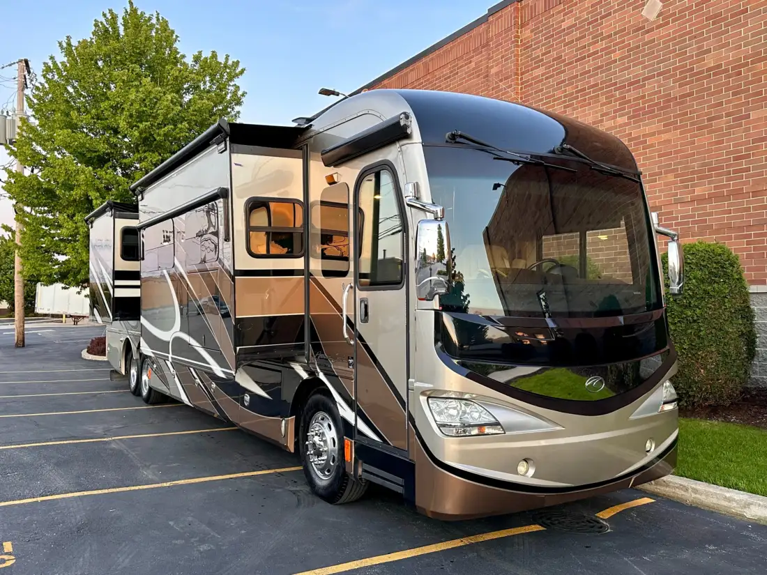 2015 Fleetwood American Revolution LE 42T Motorcoach image