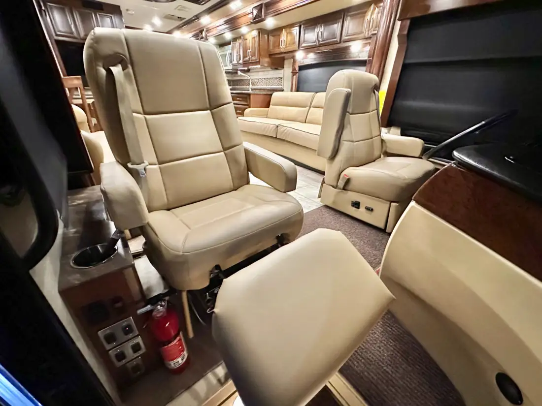 2015 Fleetwood American Revolution LE 42T Motorcoach image