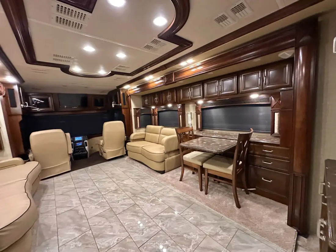 2015 Fleetwood American Revolution LE 42T Motorcoach image