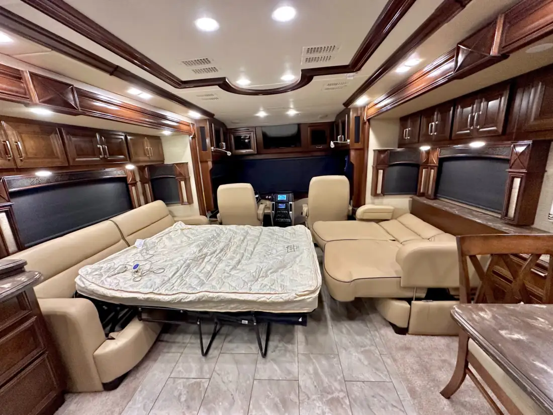 2015 Fleetwood American Revolution LE 42T Motorcoach image