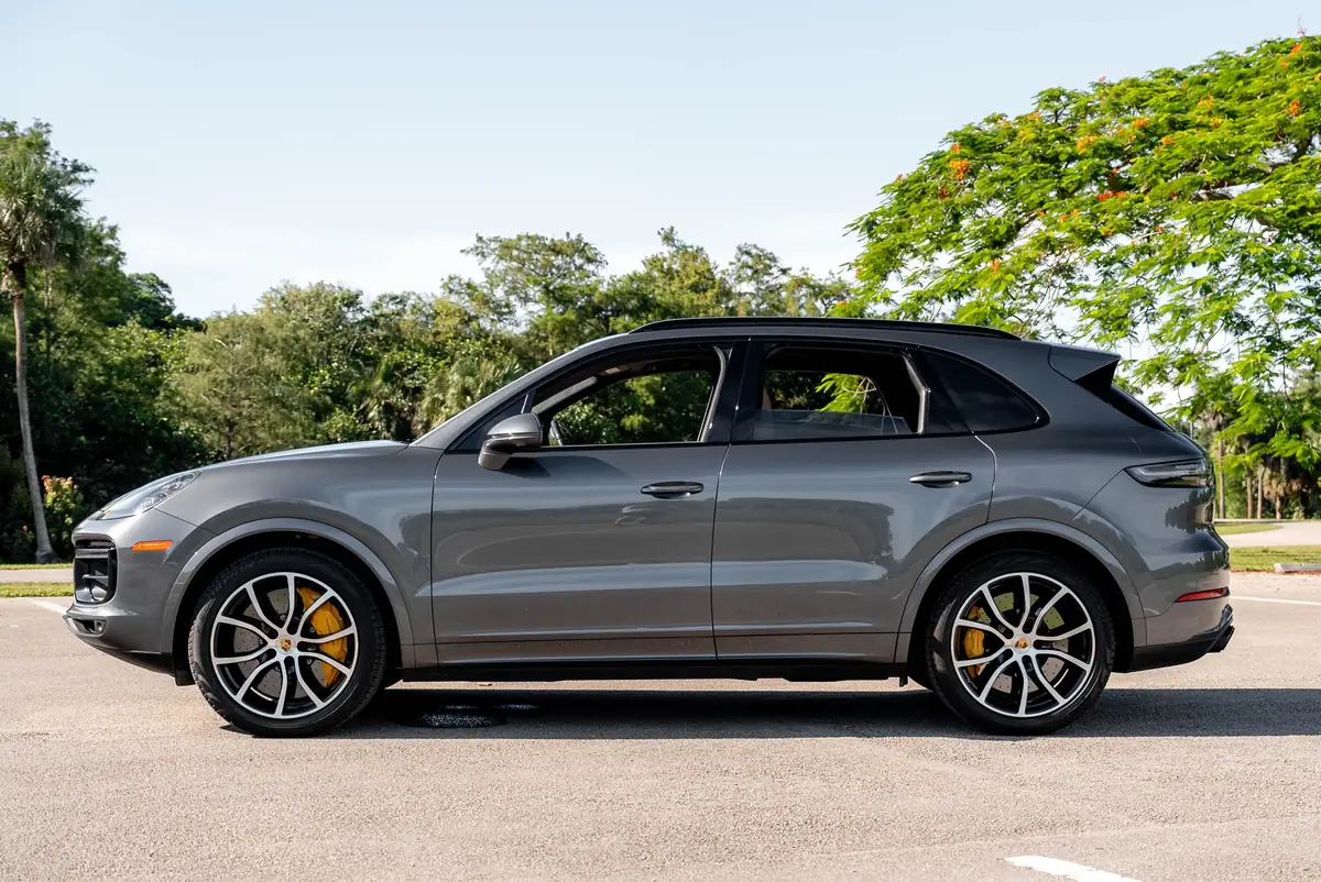 2019 Porsche Cayenne Turbo preview 3